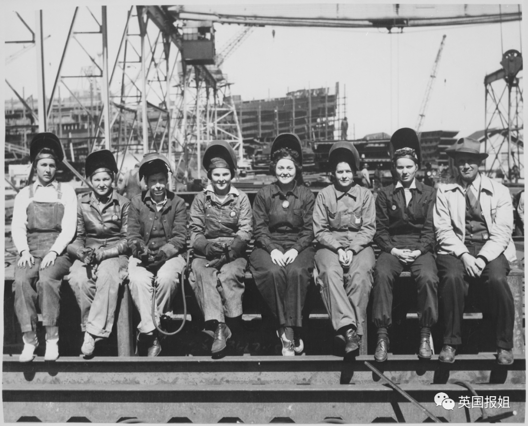 硬汉老爸爱上高跟鞋配短裙？长腿翘臀画风太妖娆