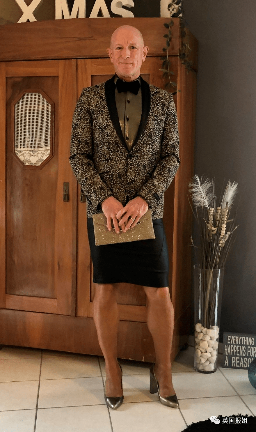 硬汉老爸爱上高跟鞋配短裙？长腿翘臀画风太妖娆