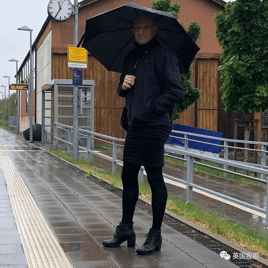 硬汉老爸爱上高跟鞋配短裙？长腿翘臀画风太妖娆