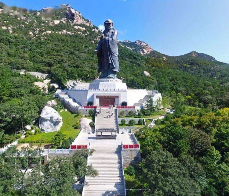 迄今已有2100多年历史,崂山风景区旅游价值最高的宗教建筑三官殿,三清