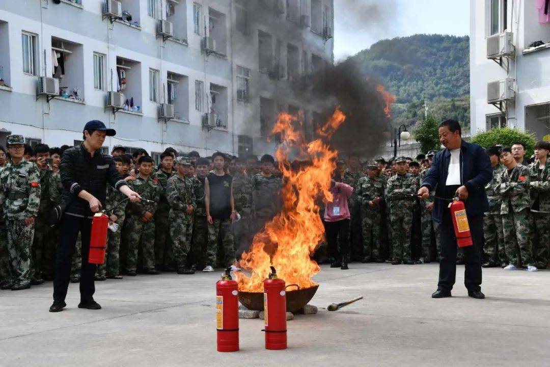 消防演练火堆怎么搭_消防演练图片(3)