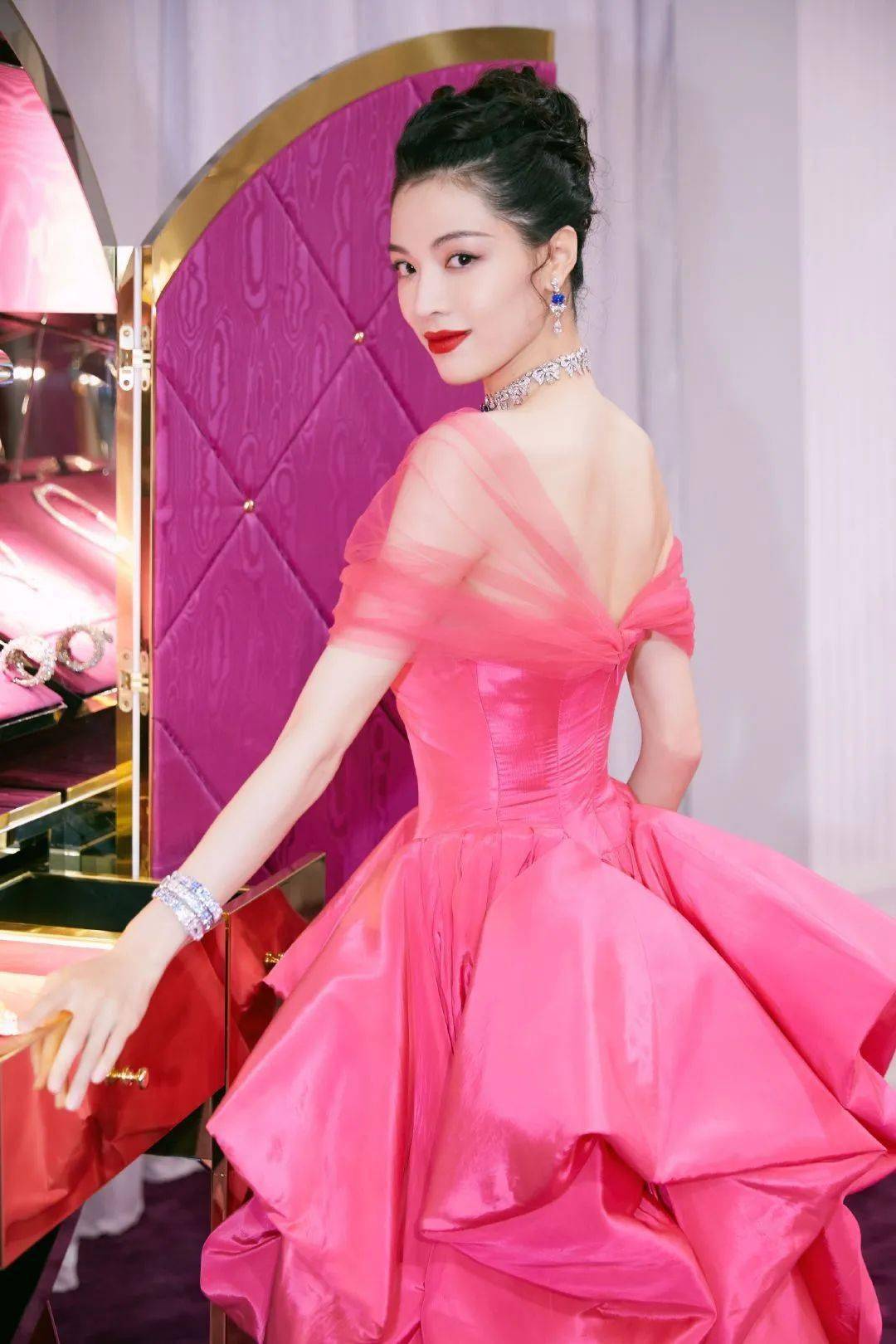 宝格丽|气哭了 | 钟楚曦戴14克拉宝格丽项链，却被上海名媛无情压制