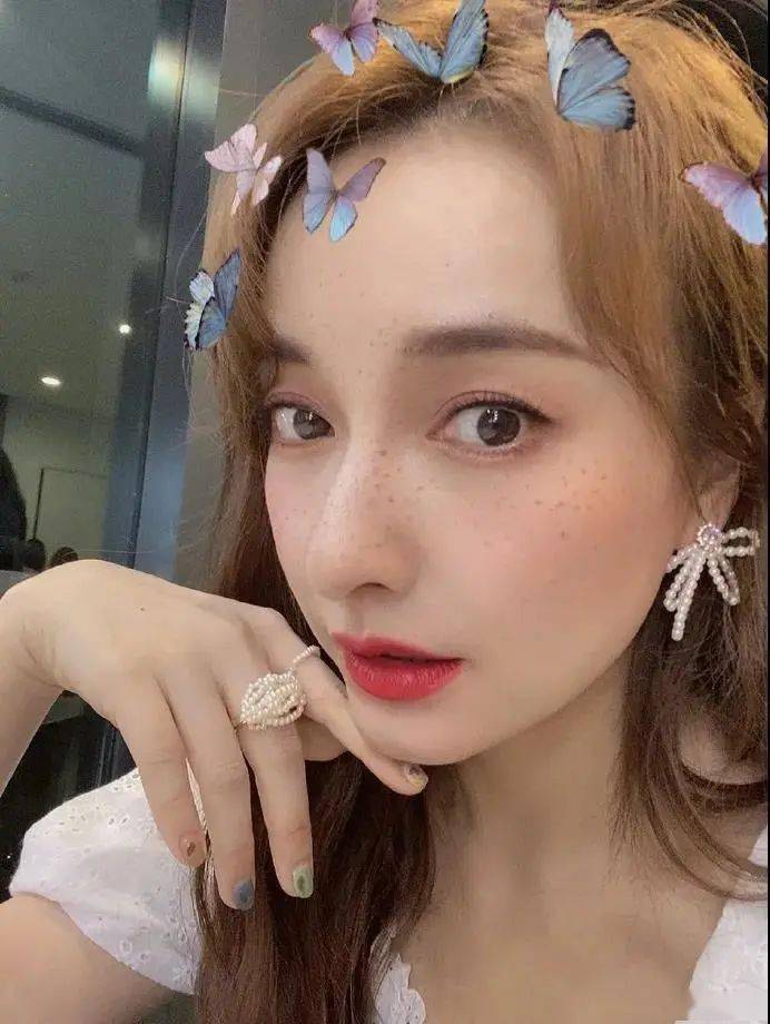 吴昕靠淘宝店身价过亿？明星们的副业可真香！