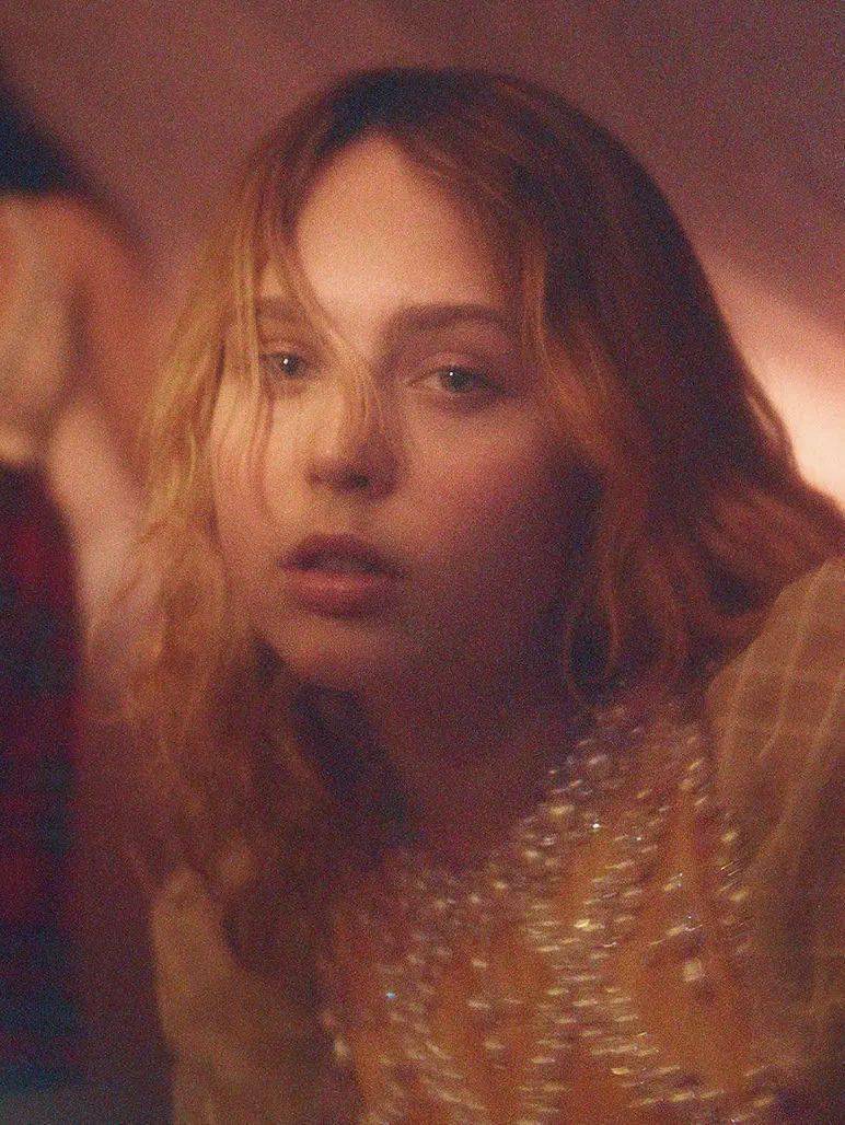 宝藏|想和虞书欣一样做个宝藏女孩，首先得有一件同款宝石衣啊！