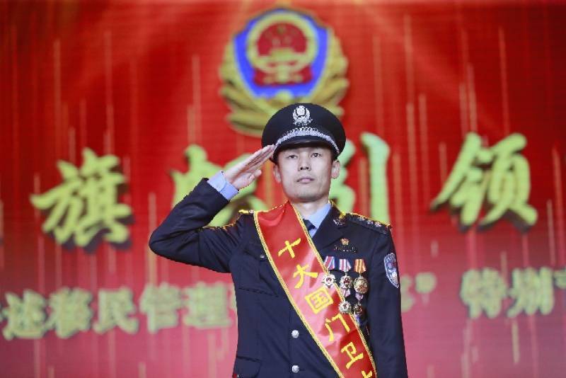 首届十大国门卫士揭晓其中就有这位白云边检站民警