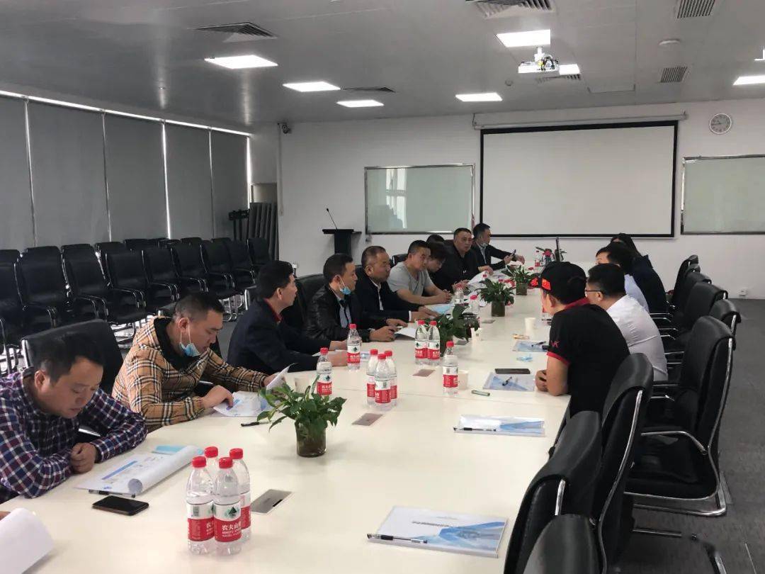 重庆市道路运输协会汪坤发会长一行到访集群车宝考察座谈