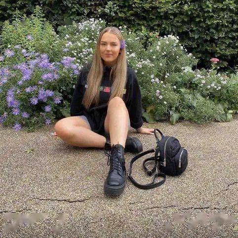 胸部|胸部自然生长到 34J，被逼众筹缩胸，胸大的烦恼她知道