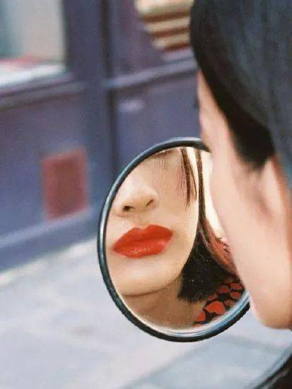 大招|为打破秋冬沉闷，爱豆们发出哪些「妆容大招」？