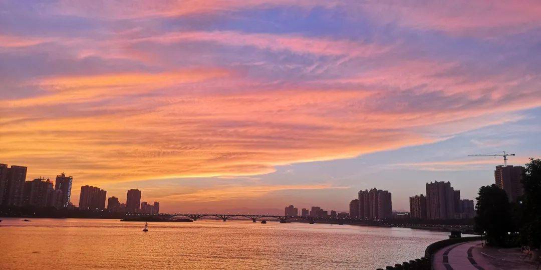 绚丽的晚霞刷屏过后,台风 冷空气来了!_沙德