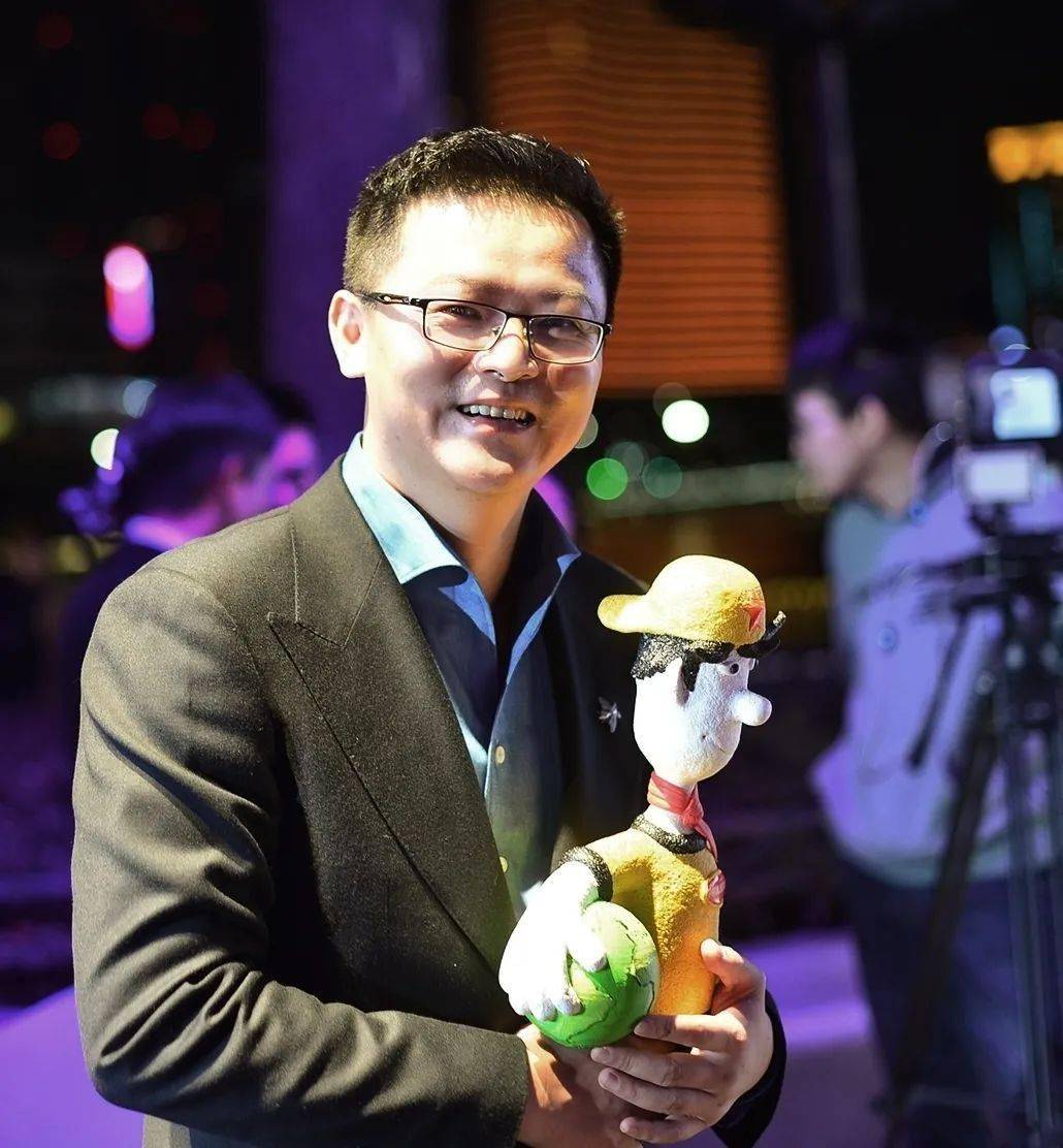 外滩|三江前浪推后浪！时尚浪潮在1844年开埠的老外滩，蜿蜒流转…