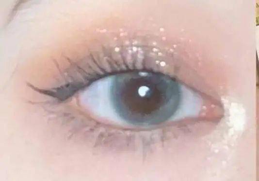 眼影|快速完妆零技巧，1分钟搞定眼影~！