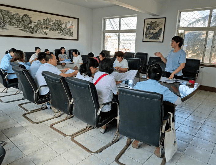 疫情中的人口普查员_疫情火车站人口图片