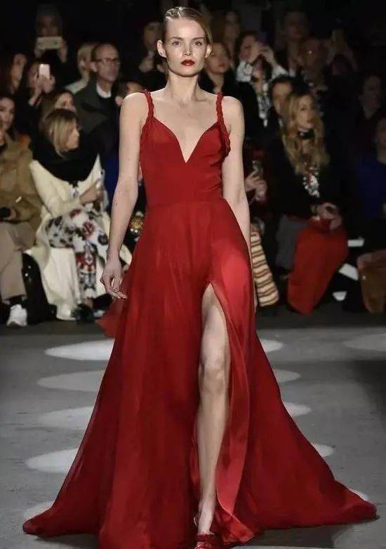 冒险|Pantone发布“月经红”色号,充满活力和冒险精神的红色是如何“驰骋”整个时尚界的？