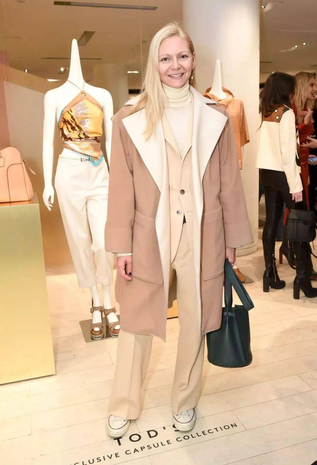 燕麦|潮流 | 比驼色更好穿,它才是今冬最火的颜色!!!