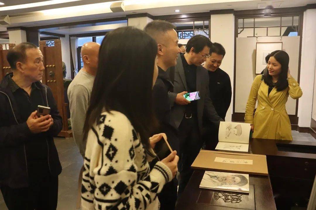 现场视频胜似春光寥廓江天万里霜重阳喜遇余宏达书画作品展暨群贤雅集