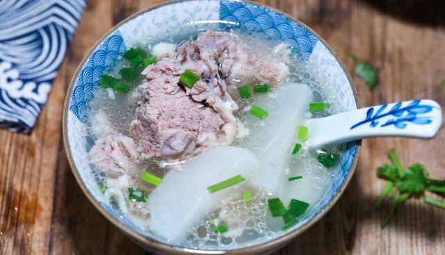 什么人不能吃羊肉汤 28b8f486cc76443488004daf5c85e6ca.jpeg