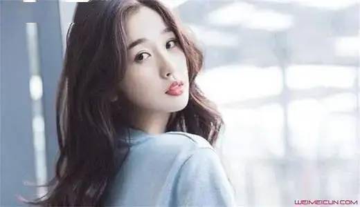 哇哦！网友发现了“金鹰女神”们背后的“奶娘