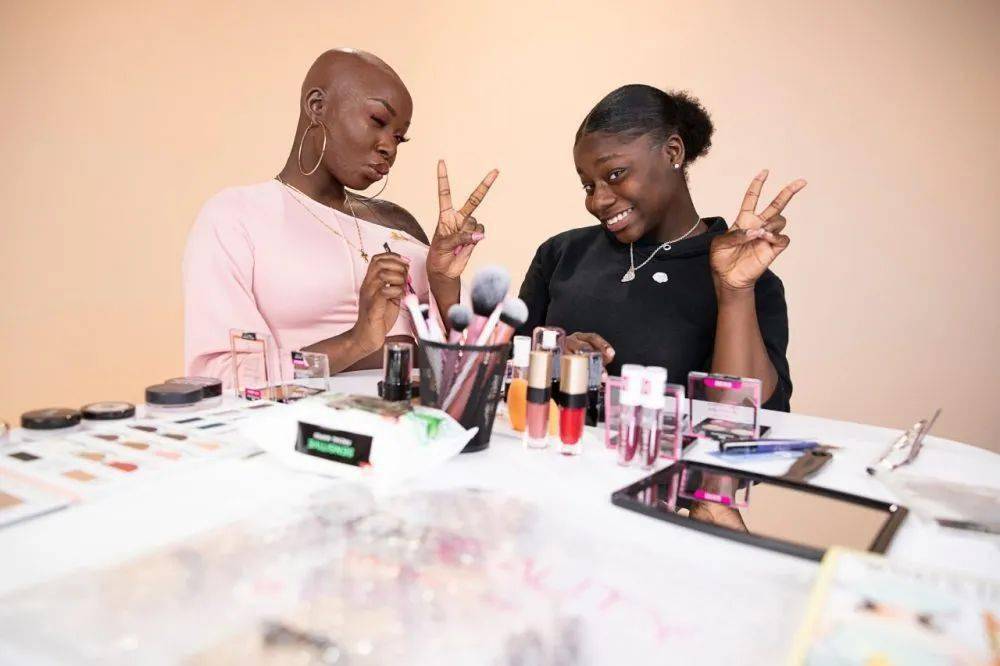 女童|非洲部落9岁毁容女童接受“换头术”，15年后现状曝光看哭网友：这才是顶级美人！