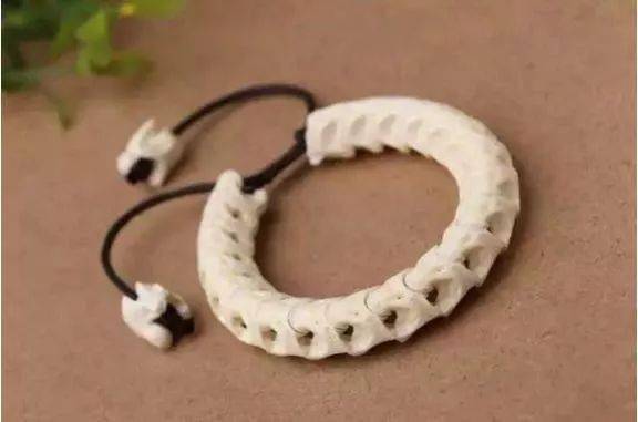 全无|5大奇葩手串:女人越戴越丑,不仅气质全无,还会阴阳失调!