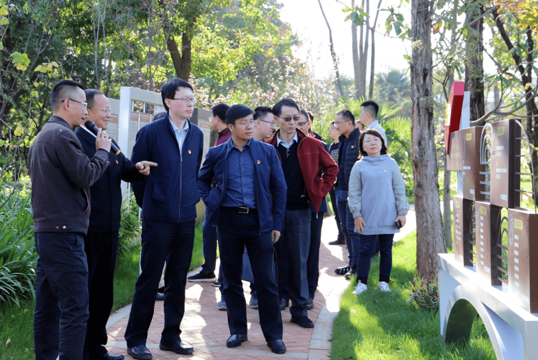 云南交投集团机关第一党支部书记肖应明,云南财经大学机关第二党支部