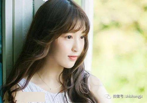 2020年流行发型是齐发尾还是碎发尾,选好发型发尾怎么