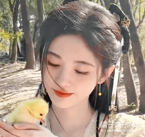 小鞠|她的化妆师该下岗了吧...