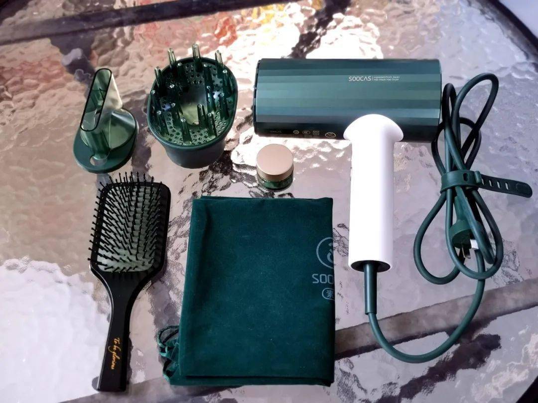 腰斩|这个黑科技吹风机，对标日本大品牌，价格腰斩一半，吹头发就像做发膜！