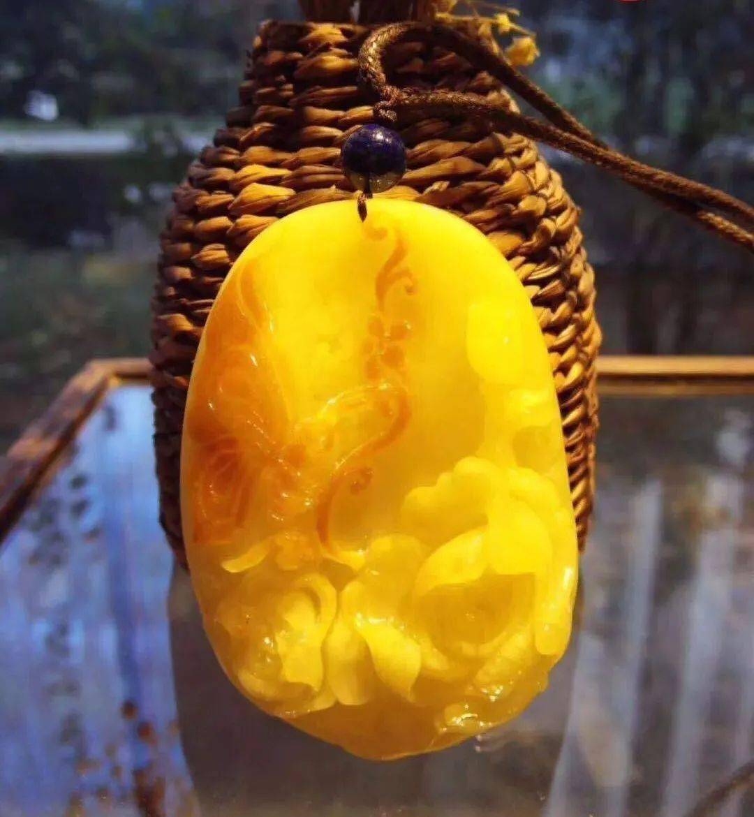 蜜蜡是鸡油黄好还是白蜡好?