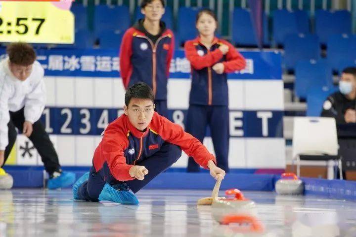 河北省第二届冰雪运动会陆地冰壶项目继续举行
