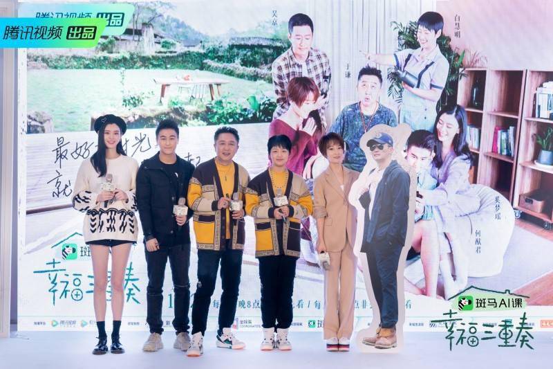 奚梦瑶产后初亮相大秀恩爱，于谦妻子白慧明综