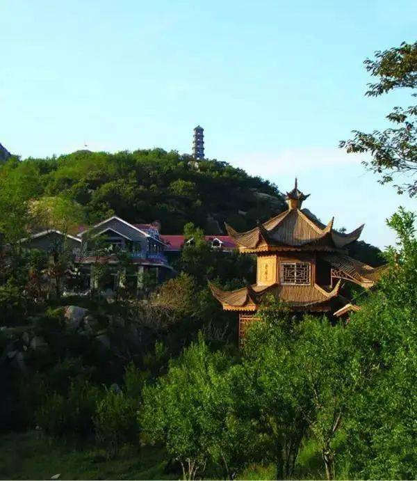 即墨的鹤山风景区人称" 四季花香的小江南".