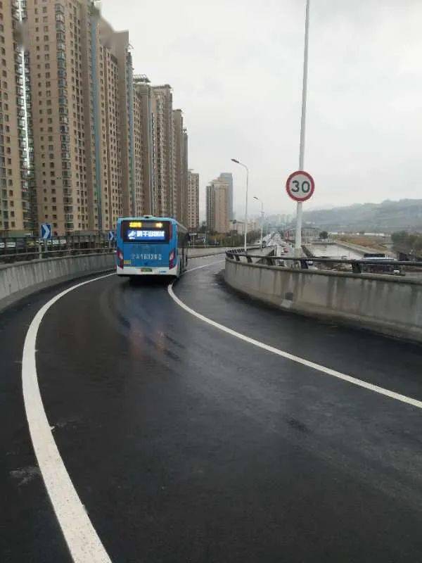 雁白黄河大桥连接南滨河路东西匝道工程建成通车