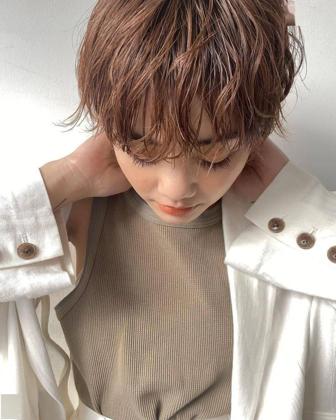 涂谁|足以让你时髦整个秋冬的棕色唇，谁涂谁好看