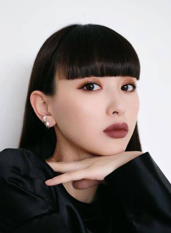 涂谁|足以让你时髦整个秋冬的棕色唇，谁涂谁好看