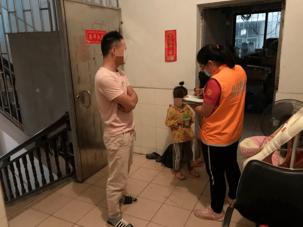 人口普查员的辛苦_人口普查员证件图片(2)