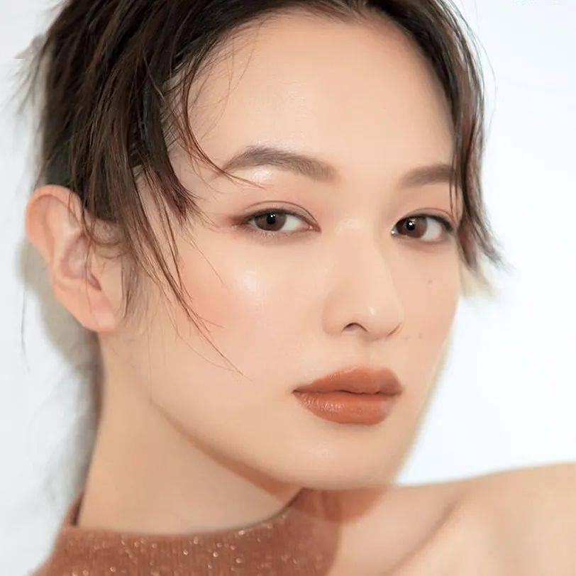 涂谁|足以让你时髦整个秋冬的棕色唇，谁涂谁好看