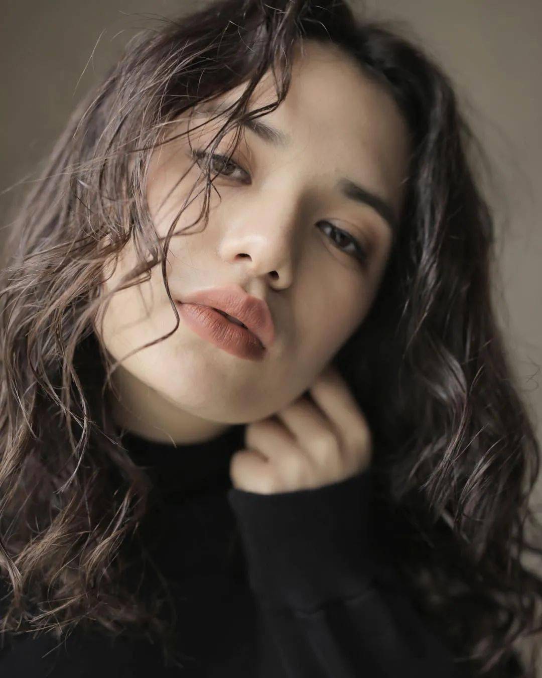 涂谁|足以让你时髦整个秋冬的棕色唇，谁涂谁好看