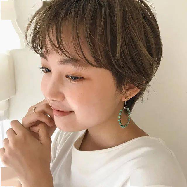 涂谁|足以让你时髦整个秋冬的棕色唇，谁涂谁好看