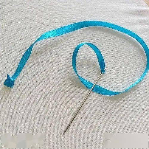 教程|丝带绣 | 奥斯汀玫瑰的绣法教程！（附:13种丝带、7种入门针法详细教程）