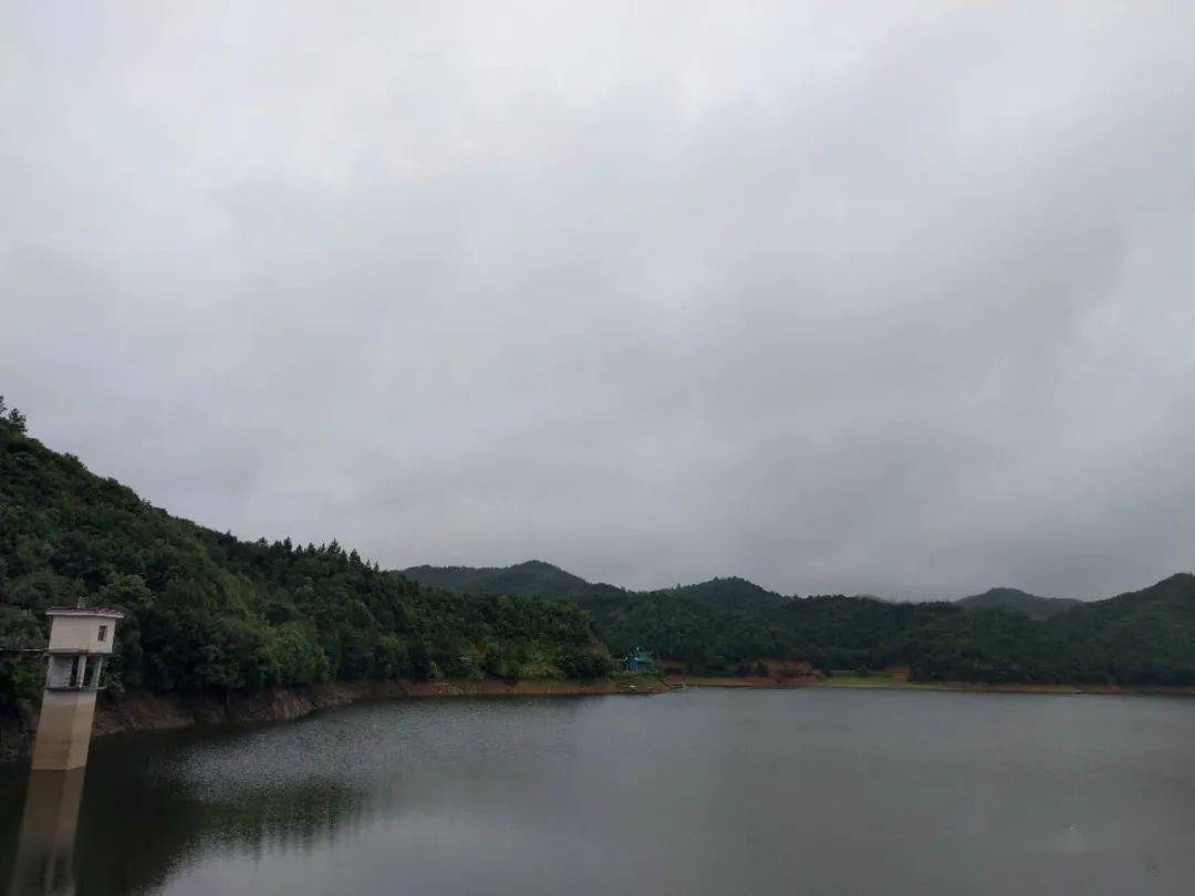 实拍梅港乡大山水库