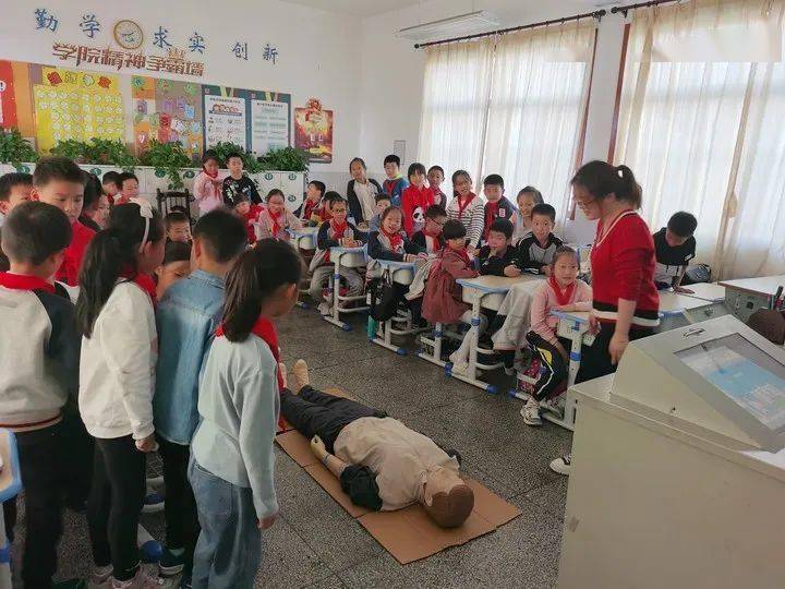 急救知识进校园报道 e5fe4ca22ff241c3ab7b8a3fa3d3578e.jpeg
