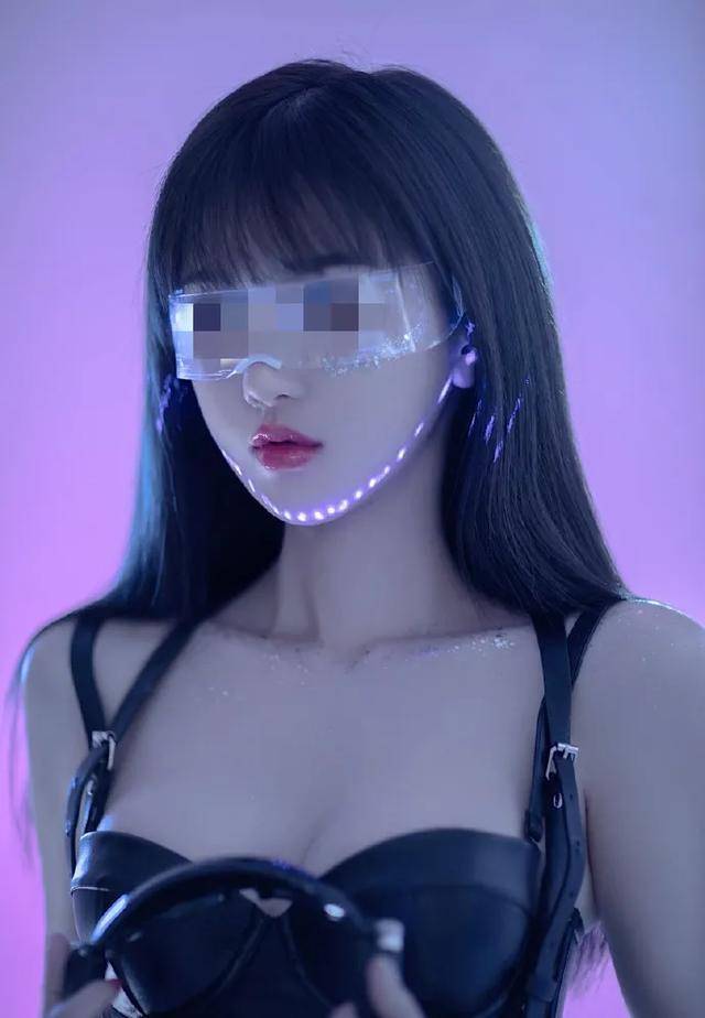 直播|顶着发泡的馒头脸，却自称医美教母，教唆粉丝整容反遭毁容