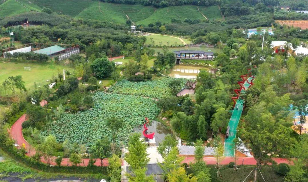 安吉营盘山公园绿道安吉县今年推出的营盘山公园绿道,就是一条智慧型