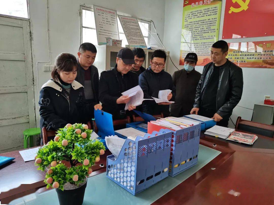 安化贫困人口_贫困山区的孩子图片(2)
