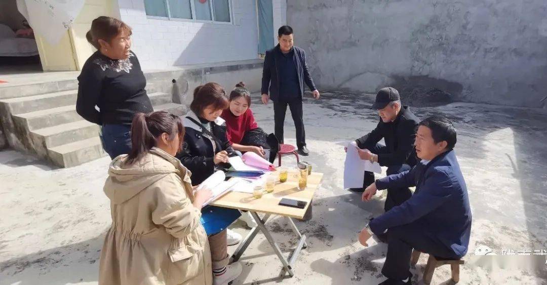 安化贫困人口_贫困山区的孩子图片