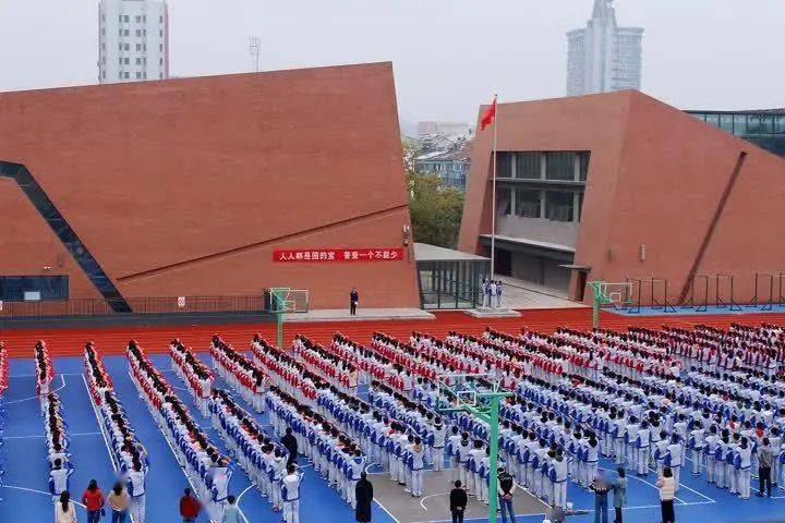 人普宣传进校园镇江市第三中学人人争当宣传员