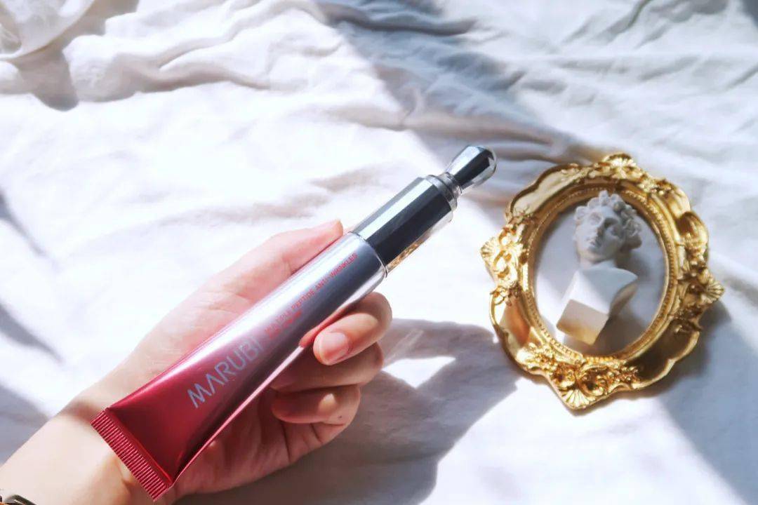 鱼尾纹|黑眼圈、肿眼泡、鱼尾纹，眼睛到底有多暴露年龄？