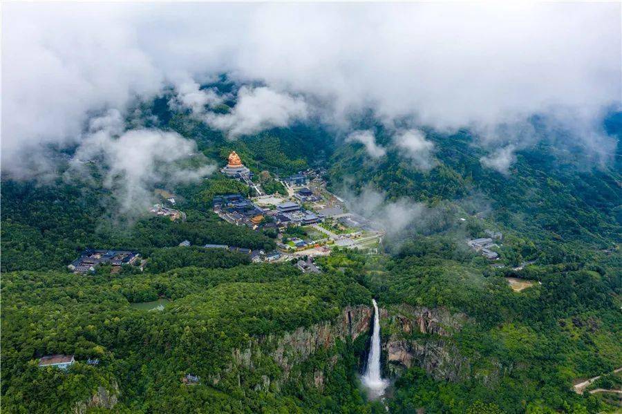 以王阳明故居,丹山赤水以及雪窦山景区为主线,共同领略宁波