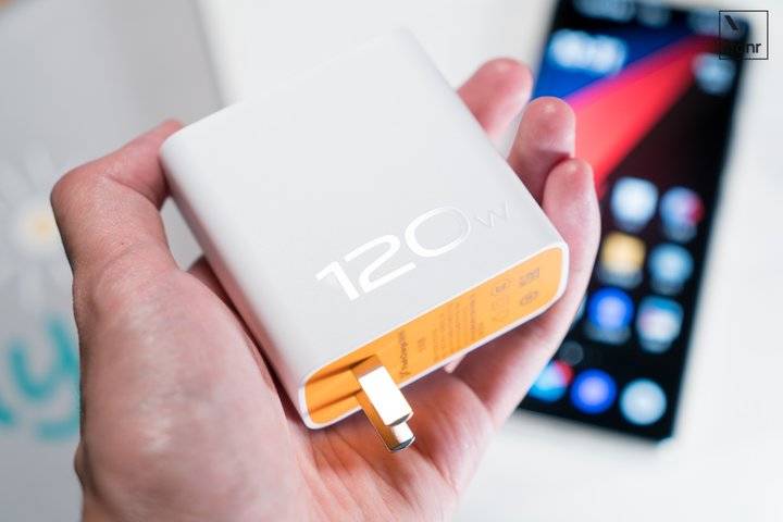 iqoo5 pro充电头 a0ef44725c3a4c289c8448c7fc850f86.jpeg