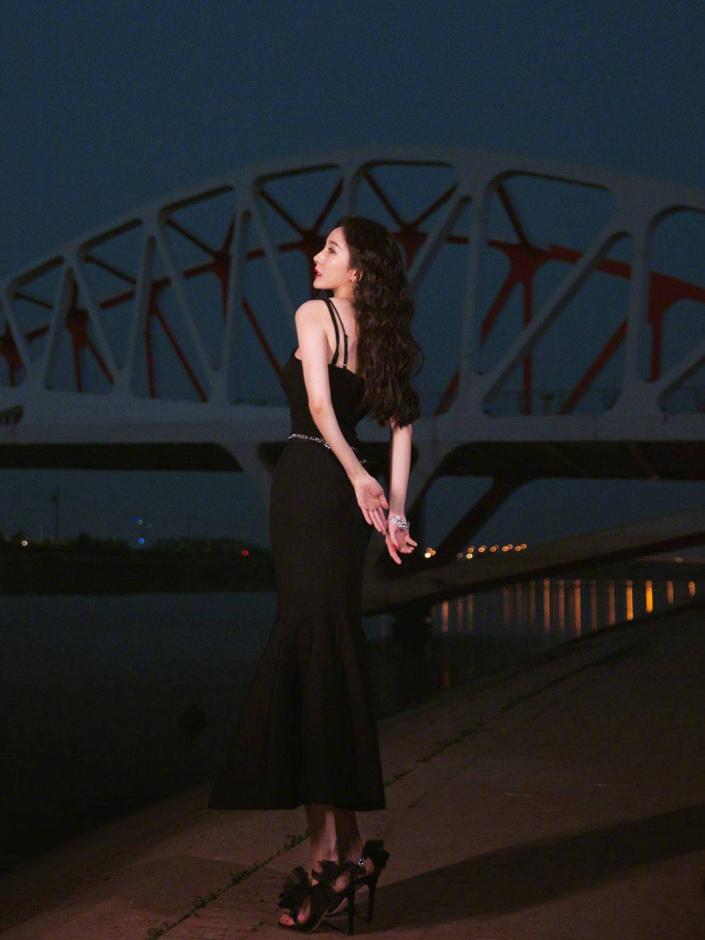 羊毛|撩个头发都风情万种？杨幂真是好港一女的！